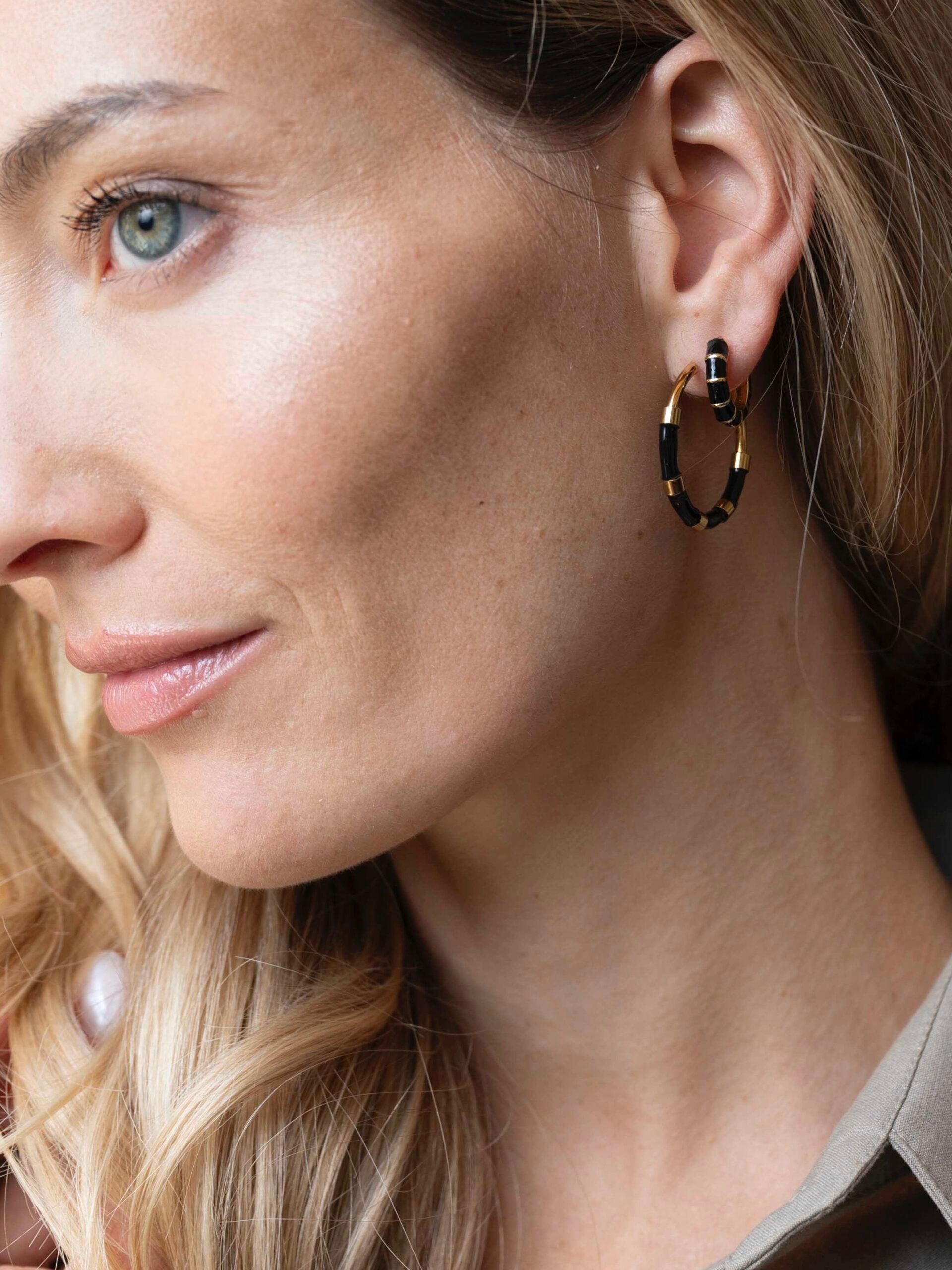 VerguldeOorringenmetZwarteEmaille(28cm)zwart__2