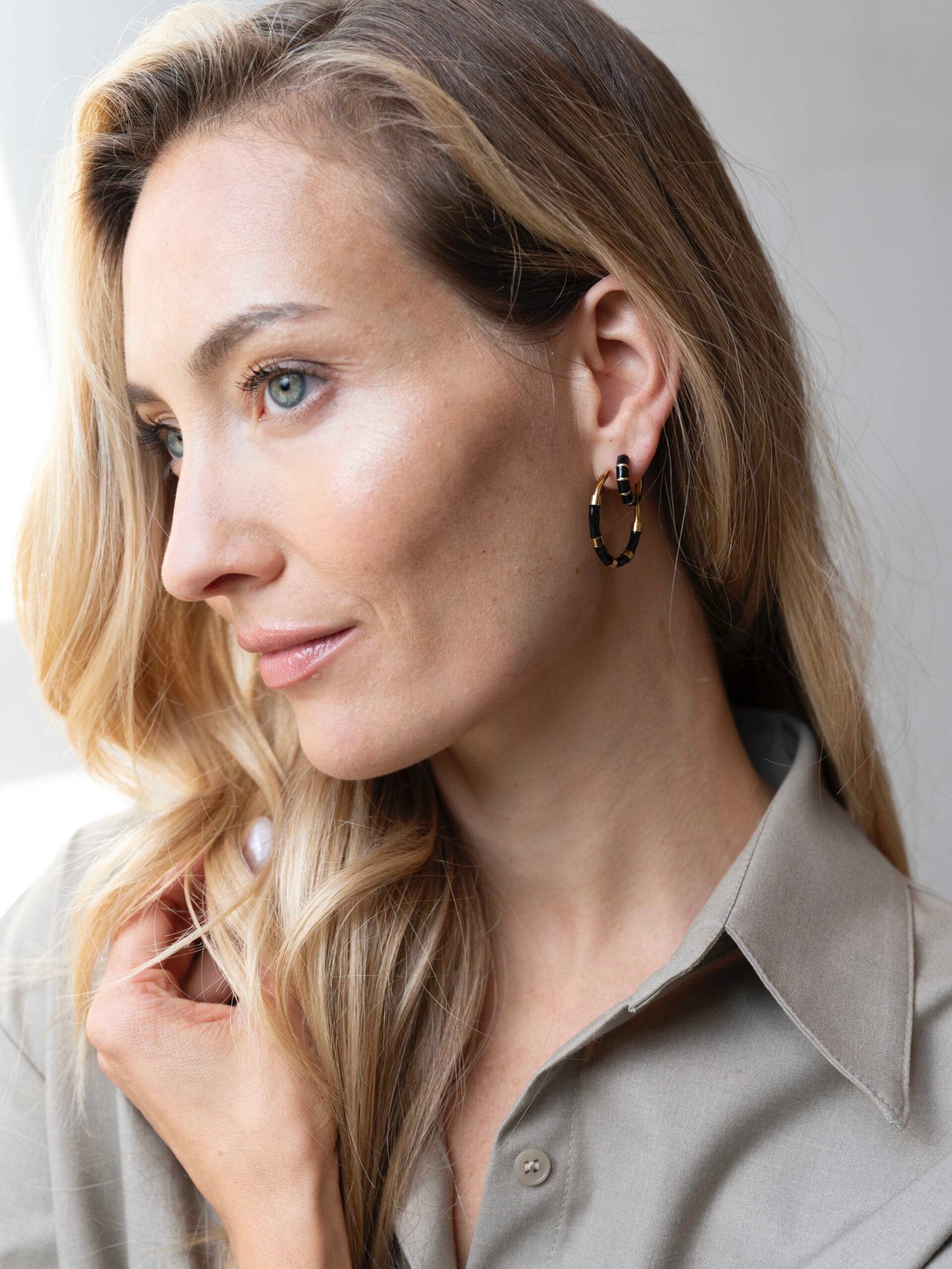 VerguldeOorringenmetZwarteEmaille(28cm)zwart__3