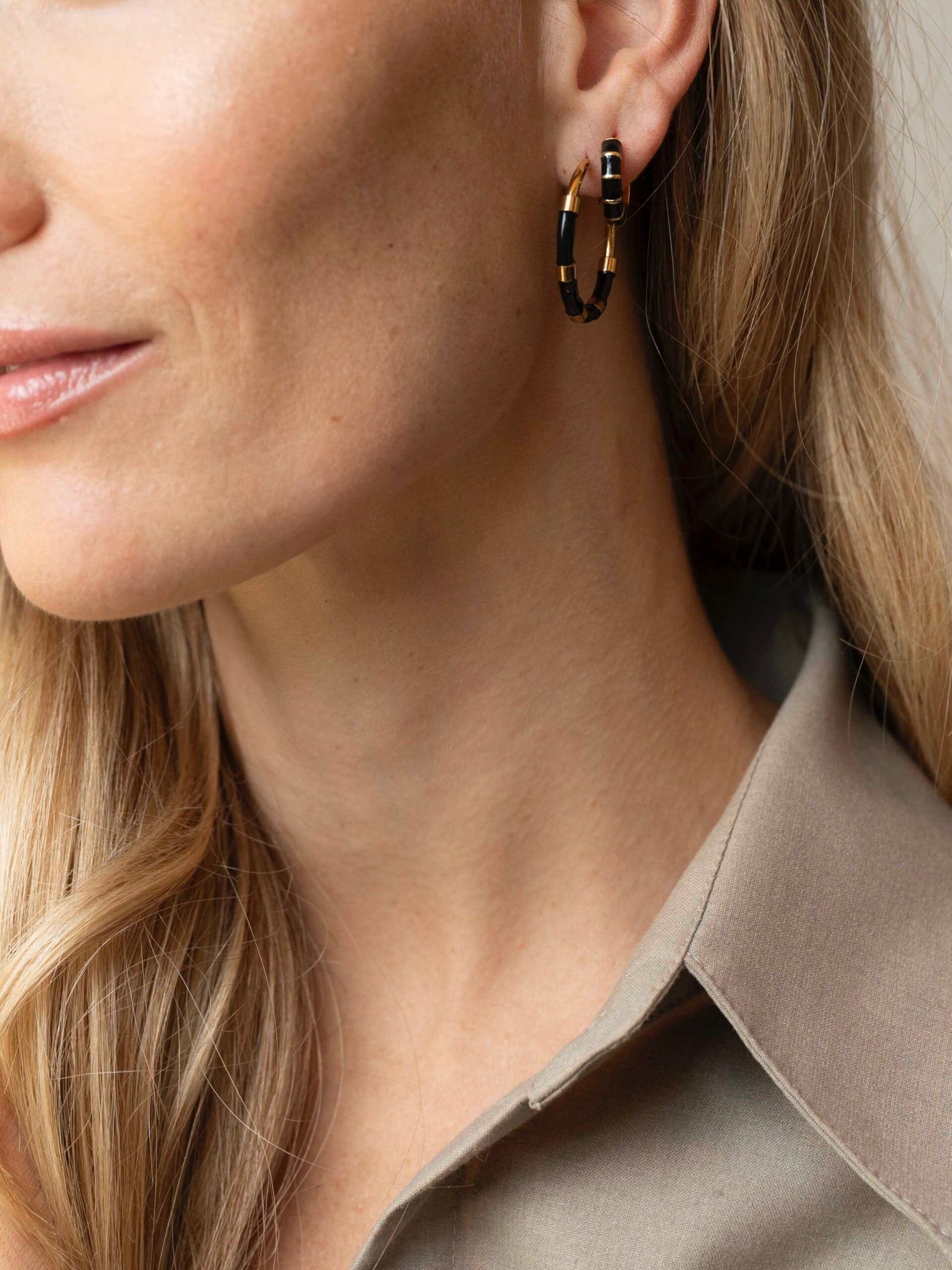 VerguldeOorringenmetZwarteEmaille(28cm)zwart__4