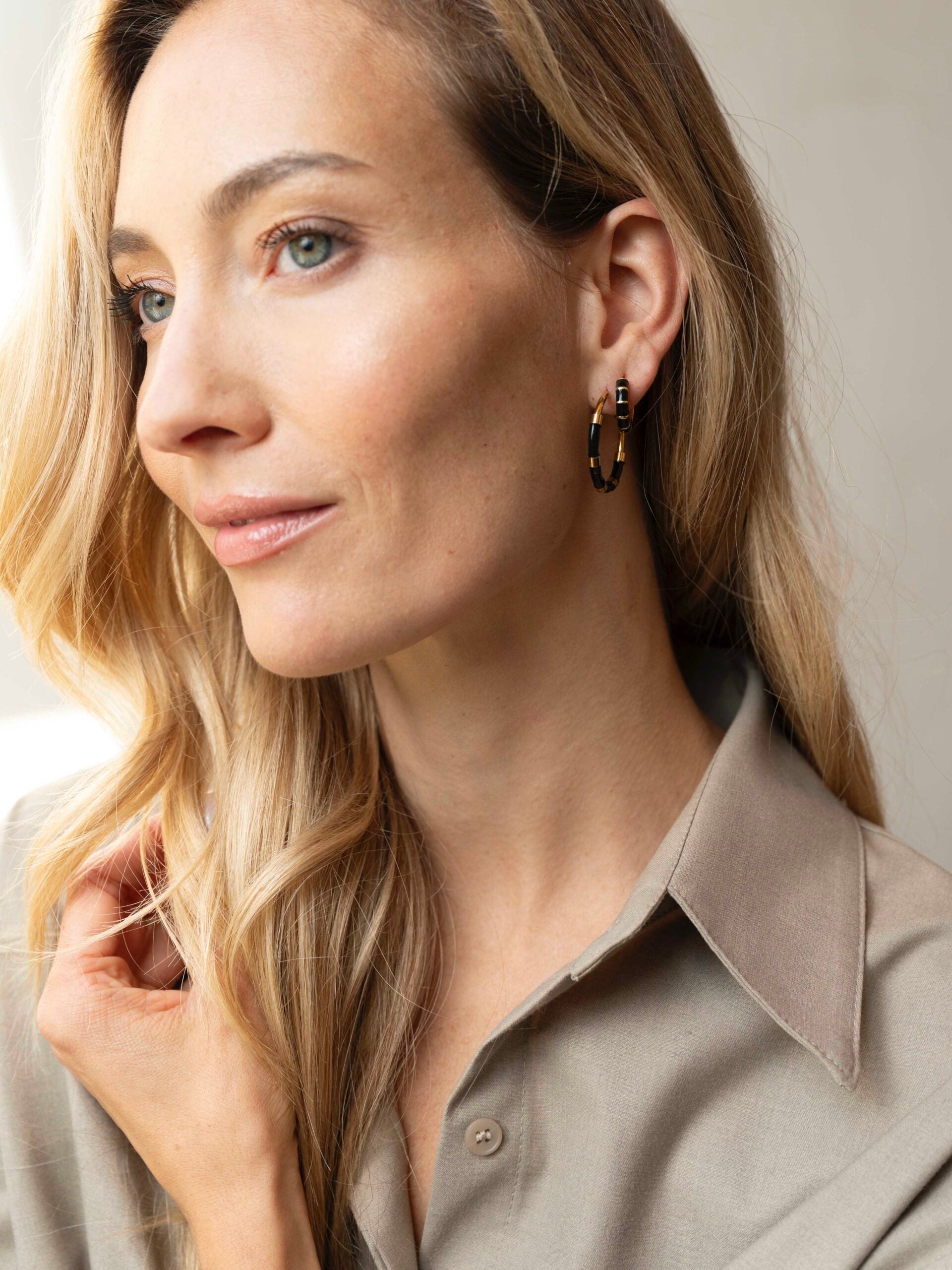 VerguldeOorringenmetZwarteEmaille(28cm)zwart__5