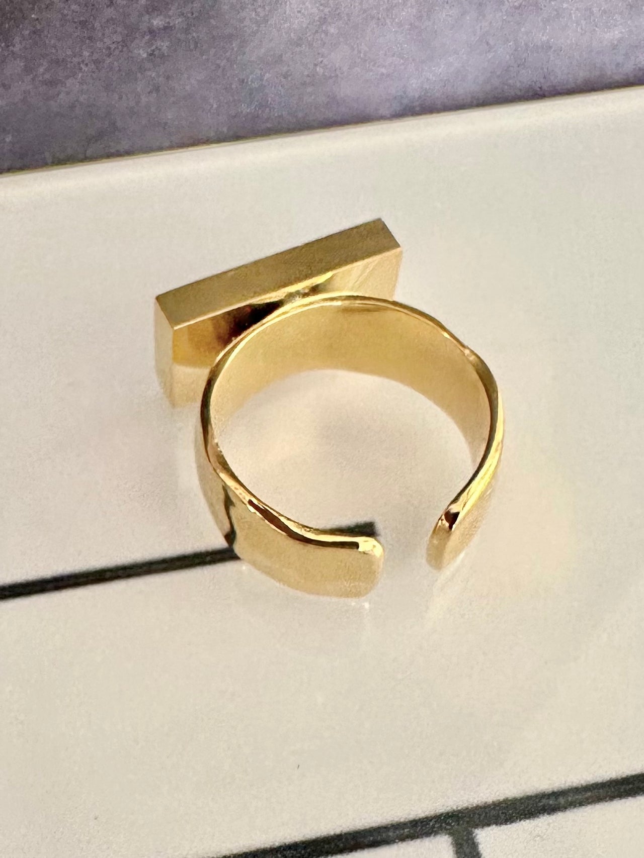 Vergulde "brick" ring Large goud - LEEF mode en accessoires