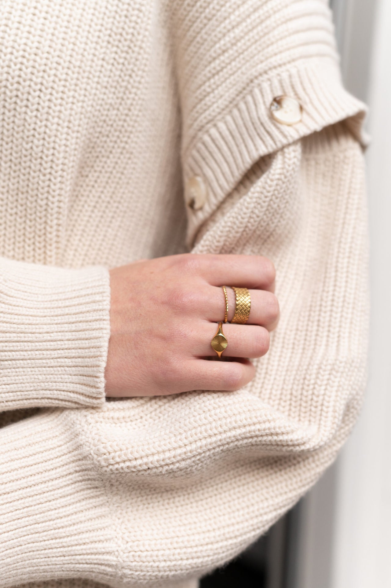 Vergulde zegelring met patroon - LEEF mode en accessoires