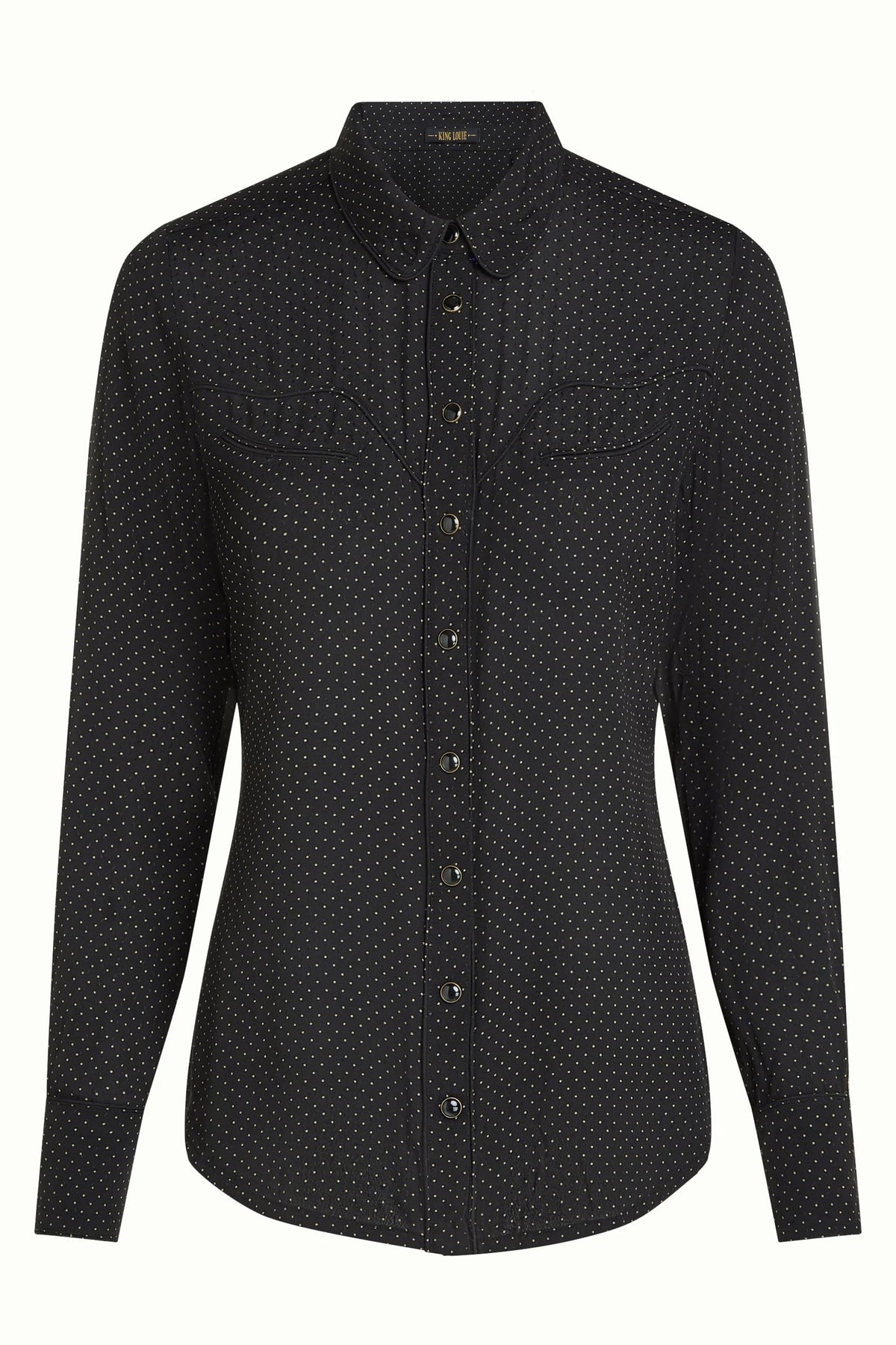 Zwarte western blouse Tilly 001 van King Louie, met decoratieve knopen en losse pasvorm, gedragen door een model.