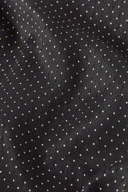 Zwarte Western blouse Tilly 001 van King Louie, met kleurrijke borduursels en bohemienstijl, gedragen door een model.