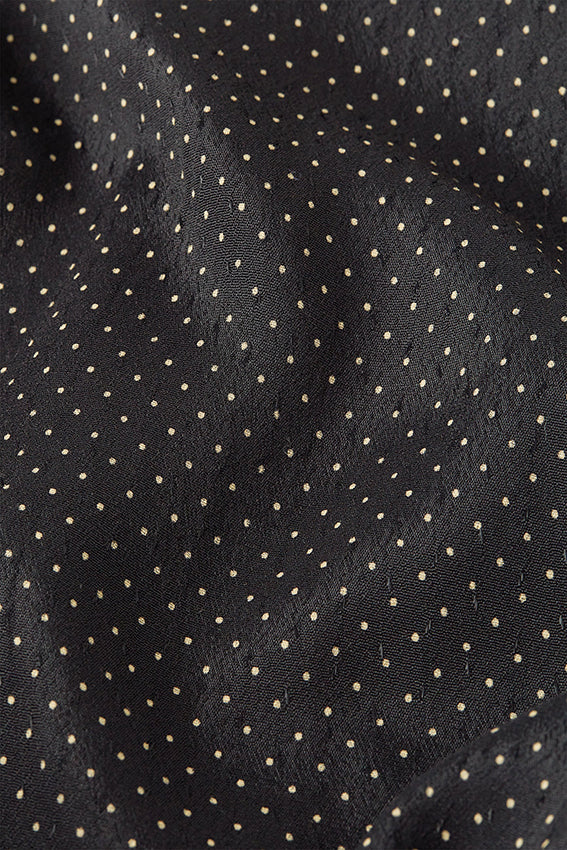 Zwarte Western blouse Tilly 001 van King Louie, met kleurrijke borduursels en bohemienstijl, gedragen door een model.