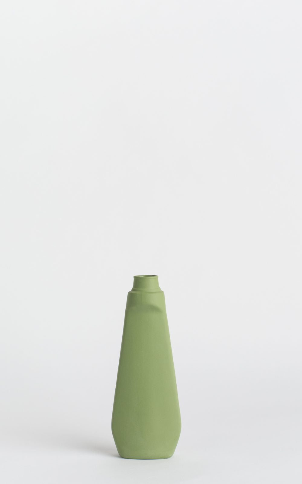 Bottle vase #4 Dark Green van Foekje Fleur te koop bij LEEF mode en accessoires Meppel