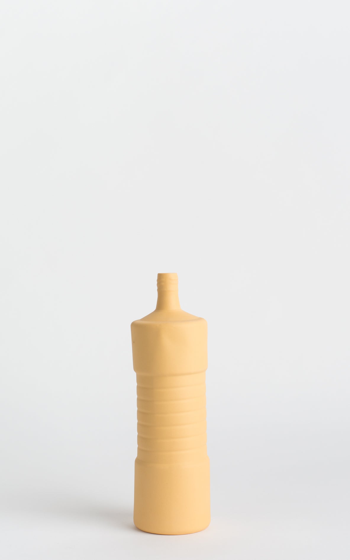Bottle vase #5 Warm Yellow van Foekje Fleur te koop bij LEEF mode en accessoires Meppel
