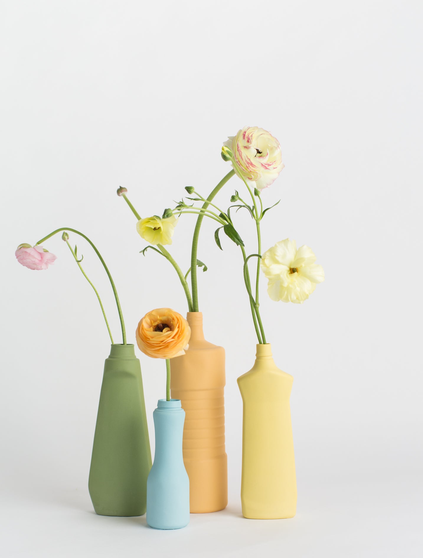 Bottle vase #5 Warm Yellow van Foekje Fleur te koop bij LEEF mode en accessoires Meppel