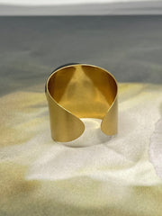 Gladde ring met ronde steen zwart - LEEF mode en accessoires