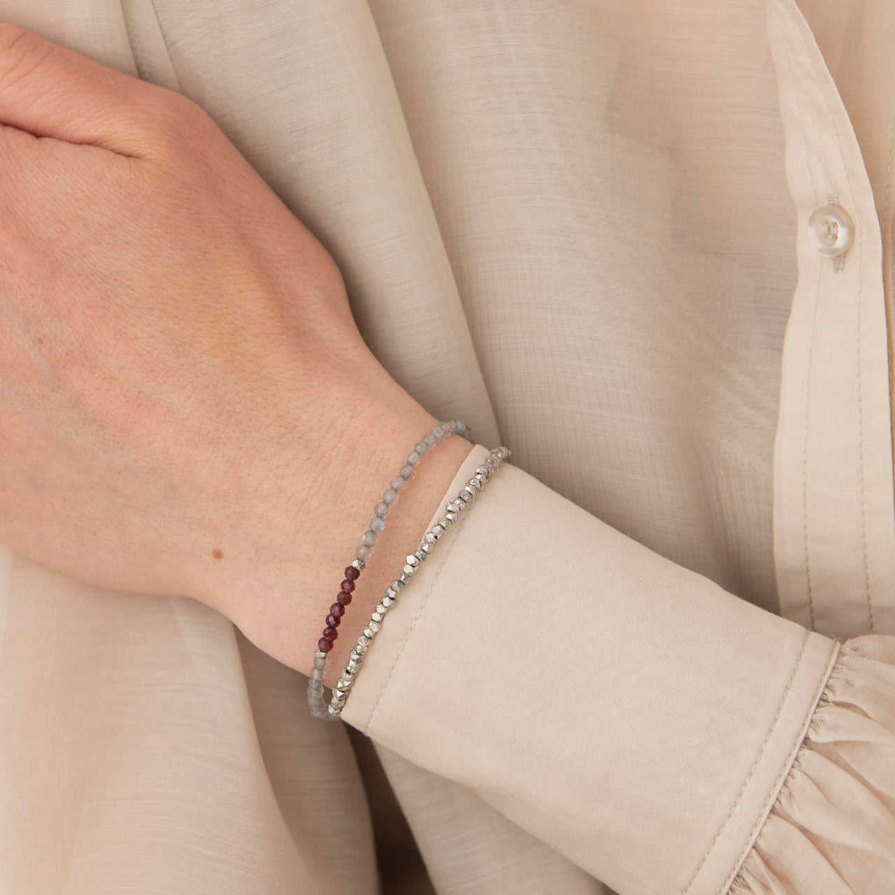 Gracious Labradorite Garnet Silver Bracelet Labradorite - LEEF mode en accessoires