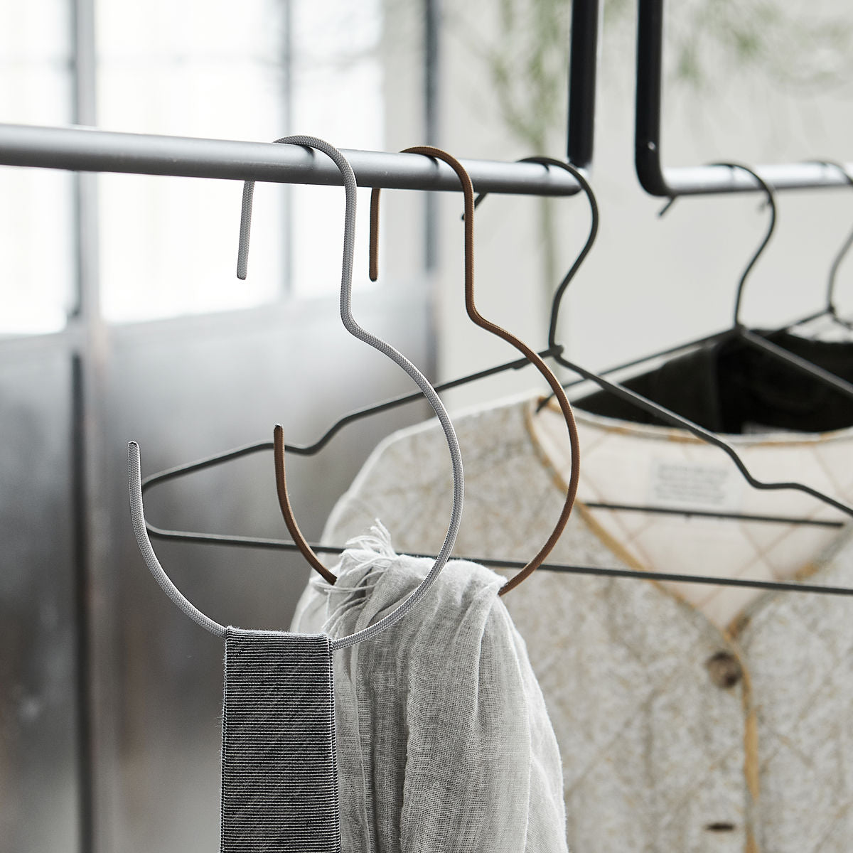 Round hanger, wire, fabric covered, set of 3 Light grey van House Doctor te koop bij LEEF mode en accessoires Meppel