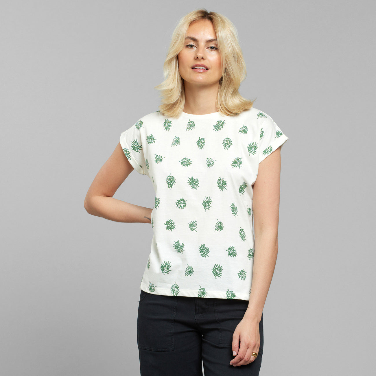 T-Shirt Visby Leaf AOP Off-White - LEEF mode en accessoires