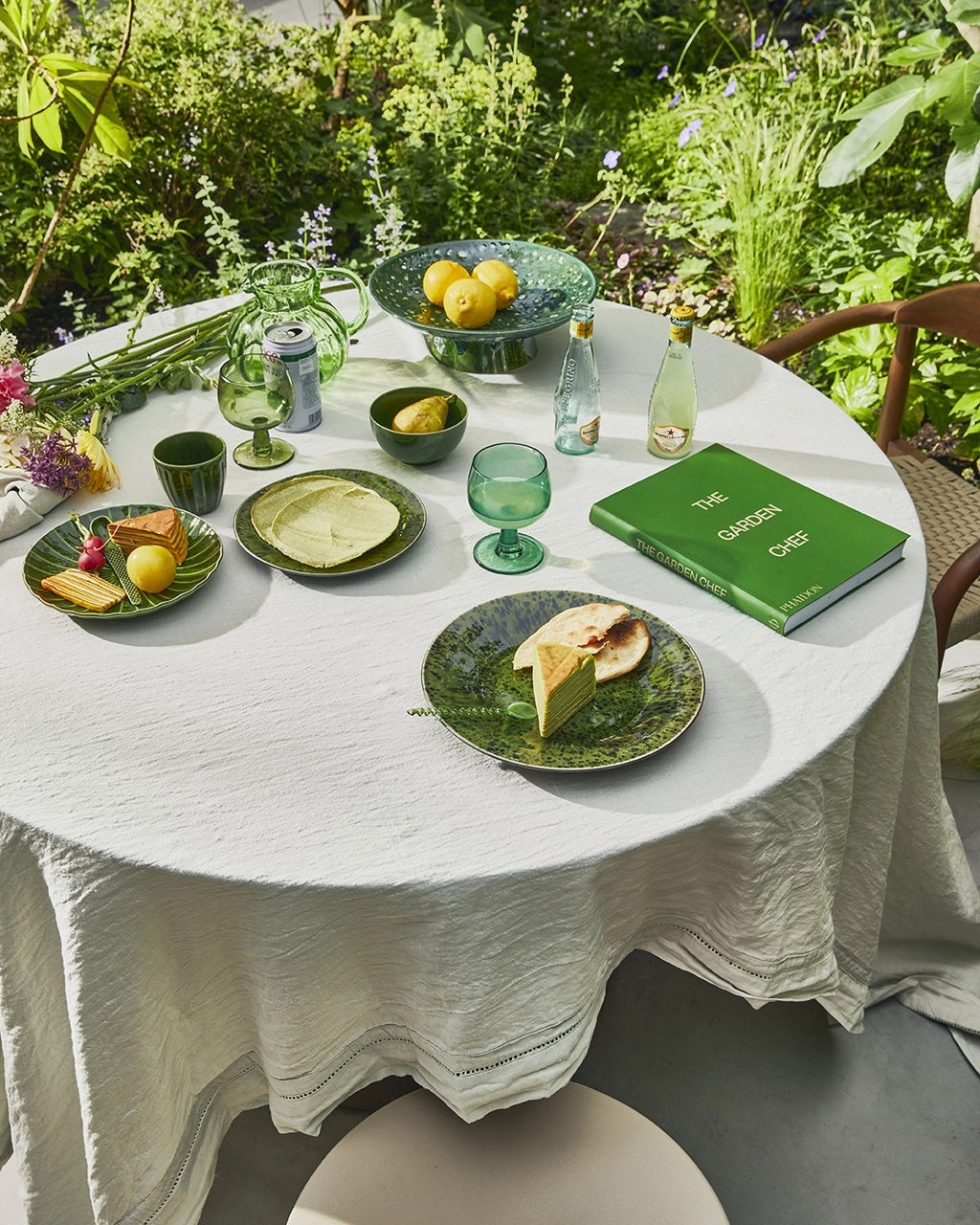 the emeralds ceramic dinner plate spotted - LEEF mode en accessoires